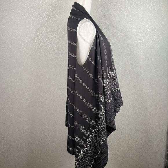 Boho Tribal Print Black & White Open Sleeveless Cardigan Size Medium - Picture 4 of 5